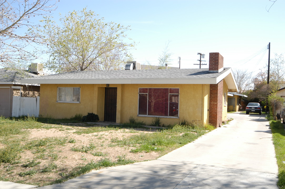 44830 Gadsden Ave in Lancaster, CA - Building Photo