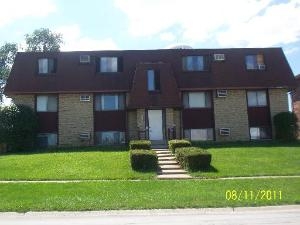 605 Pasadena Ave in Crest Hill, IL - Building Photo