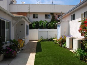 954 11th Street, in Santa Monica, CA - Building Photo - Building Photo