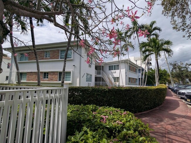 property at 6930 Rue Vendome