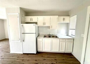 105 Tenth St in Mercedes, TX - Foto de edificio - Building Photo