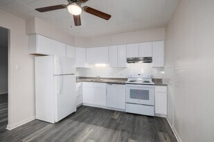 Regency Apartments in Bensalem, PA - Building Photo