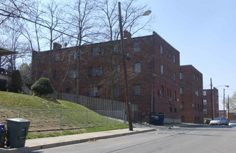 4915 Ayers Pl SE in Washington, DC - Foto de edificio - Building Photo