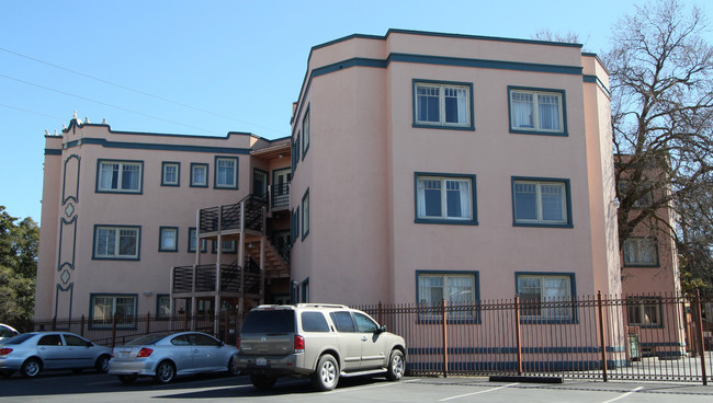 Bennett Apartments in Stockton, CA - Foto de edificio - Building Photo