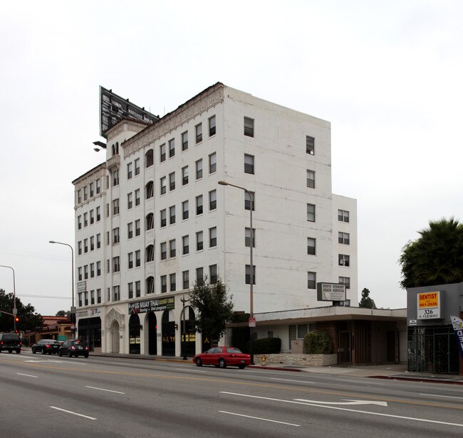 The V @ Beverly in Los Angeles, CA - Foto de edificio - Building Photo