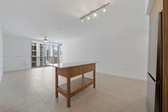2150 N Bayshore Dr, Unit 0609 in Miami, FL - Building Photo - Building Photo