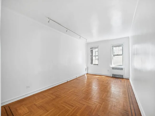 property at 601 E 19th St