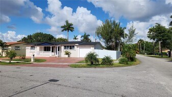 15630 NW 2nd Ct in Miami, FL - Building Photo