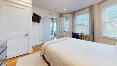 30 Clay St, Unit 3 in Cambridge, MA - Foto de edificio - Building Photo