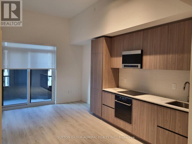 120 Broadway Ave in Toronto, ON - Building Photo - Building Photo