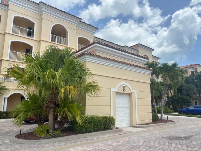 property at 15 Harbour Isle Dr W