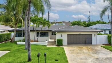 4442 Sea Grape Dr in Lauderdale-by-the-Sea, FL - Building Photo - Building Photo