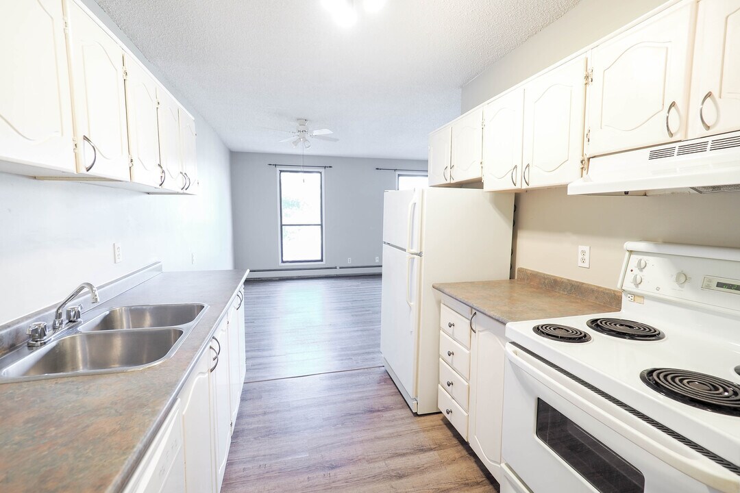 Blue Quill Gardens in Edmonton, AB - Building Photo