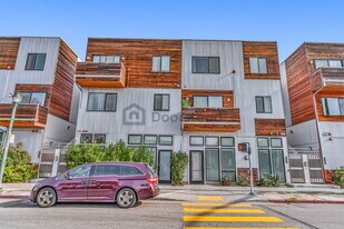 5304 San Pablo Ave in Oakland, CA - Building Photo