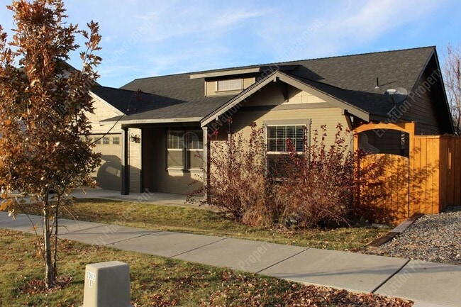 21330 N E Livingston Dr in Bend, OR - Building Photo - Building Photo
