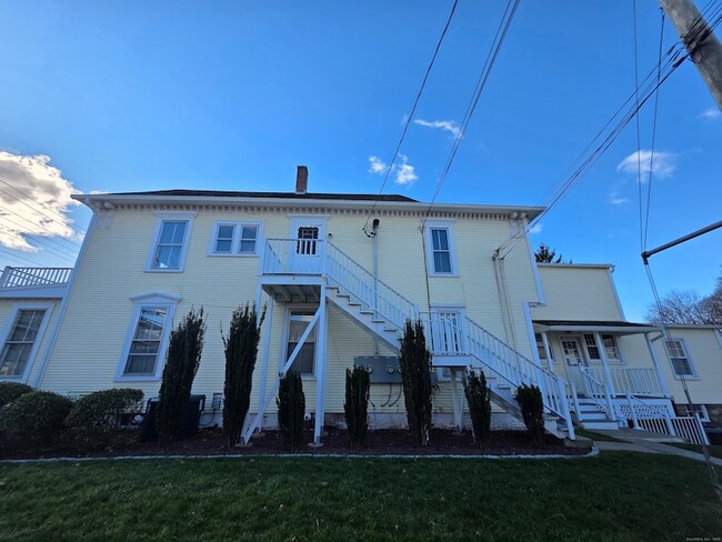 110 Main St in Griswold, CT - Foto de edificio - Building Photo