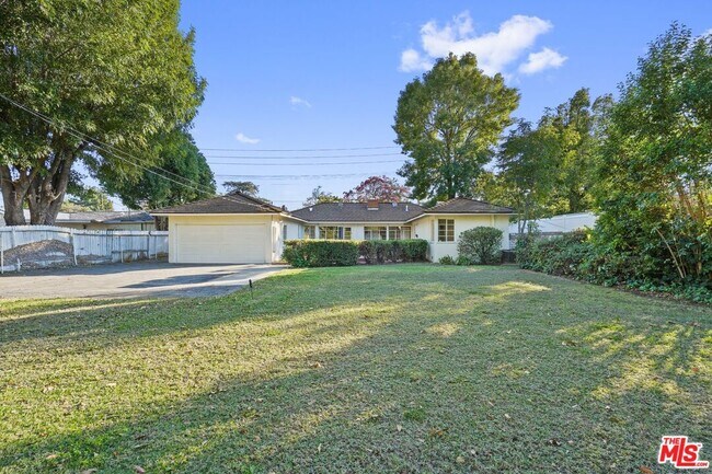 property at 15471 Victory Blvd