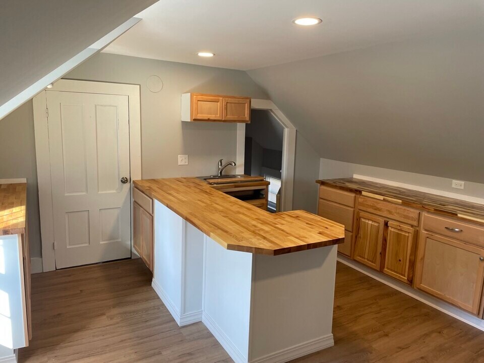 51 Grove St, Unit 2 in Keene, NH - Building Photo
