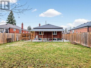 17 Strode Dr in Toronto, ON - Building Photo - Building Photo