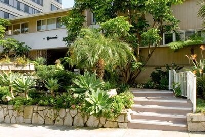 The Bermuda Apartments in Los Angeles, CA - Foto de edificio - Building Photo
