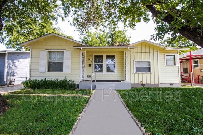 property at 2818 E Houston St