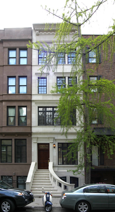 122 E 71st St in New York, NY - Building Photo