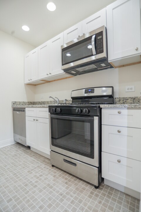 4258 N Clark St in Chicago, IL - Building Photo