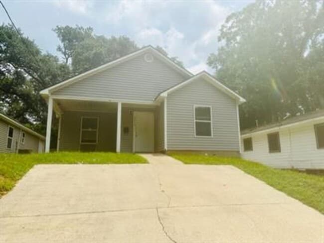 property at 2273 Carolina St