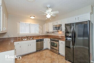 613 W Castle Harbour Dr in Friendswood, TX - Building Photo - Building Photo