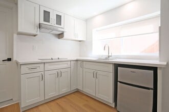 575 Palm Ave in South San Francisco, CA - Building Photo - Building Photo