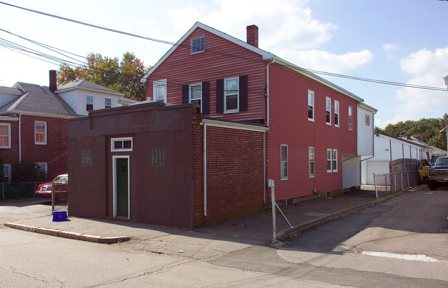 142 Sumner St in Quincy, MA - Foto de edificio - Building Photo