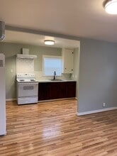 4808 NE 99th Ave, Unit E in Portland, OR - Building Photo - Building Photo