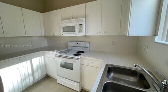 390 NE 35th Ave in Homestead, FL - Building Photo