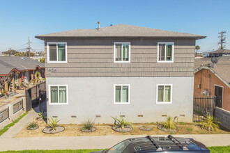 1464 Gardenia Ave in Long Beach, CA - Foto de edificio - Building Photo