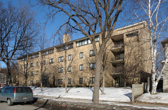 Oliver Manor in Minneapolis, MN - Building Photo - Building Photo