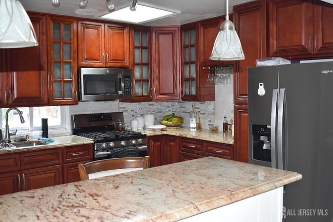 193 McFarlane Rd in Woodbridge Township, NJ - Building Photo - Building Photo