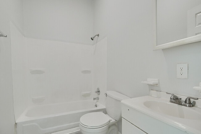 800 N Fulton Ave in Baltimore, MD - Foto de edificio - Building Photo