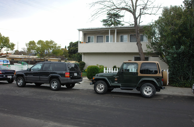 3094 Emerson St in Palo Alto, CA - Building Photo - Building Photo