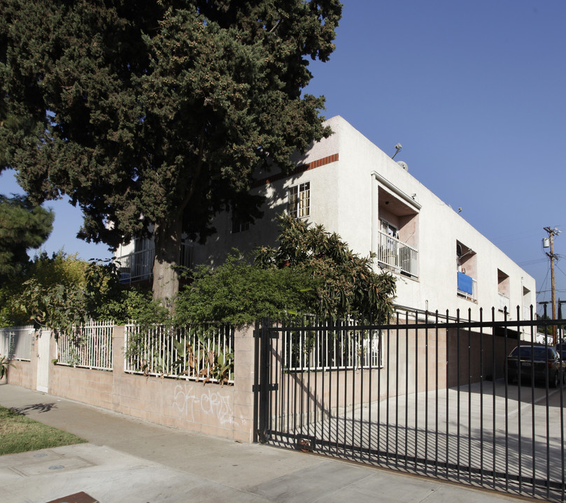 6648 Irvine Ave in North Hollywood, CA - Foto de edificio