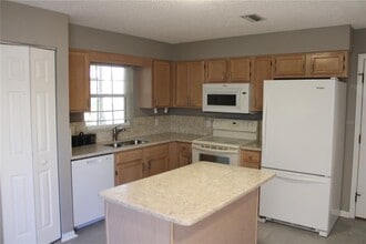 1507 Lantana Ct in Palmetto, FL - Building Photo - Building Photo