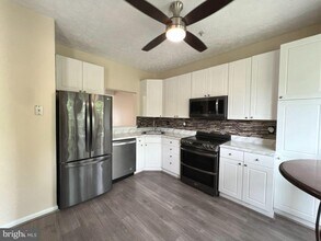 7804 Creek Shore Way in Riviera Beach, MD - Building Photo - Building Photo
