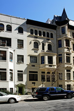 25-12 82nd Street in New York, NY - Foto de edificio - Building Photo