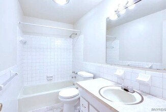 11 Sundridge Dr in Buffalo, NY - Building Photo - Building Photo