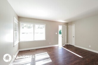 3908 Crestridge Dr in Charlotte, NC - Foto de edificio - Building Photo