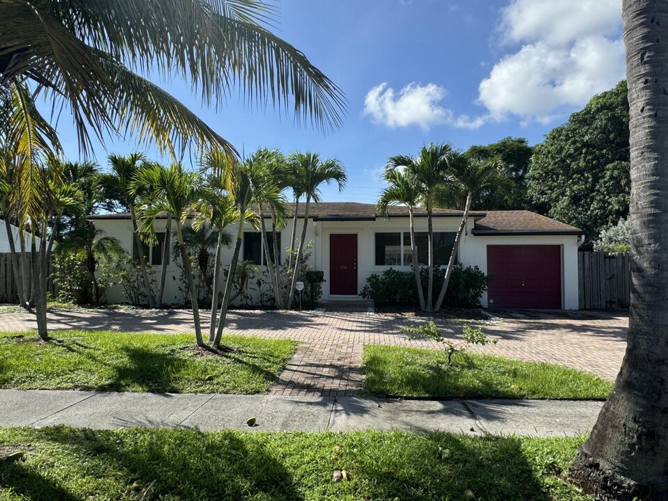 358 Bunker Ranch Rd in West Palm Beach, FL - Foto de edificio