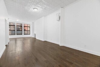 52 W 27th St, Unit 3 in New York, NY - Foto de edificio - Building Photo