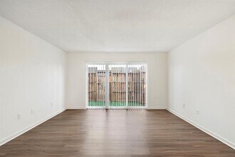711 Holiday Dr in Galveston, TX - Building Photo - Building Photo