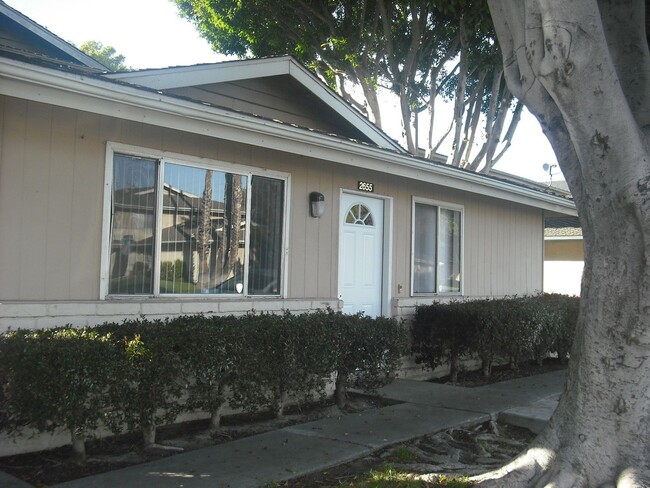 2655 Anchor Ave in Port Hueneme, CA - Foto de edificio - Building Photo