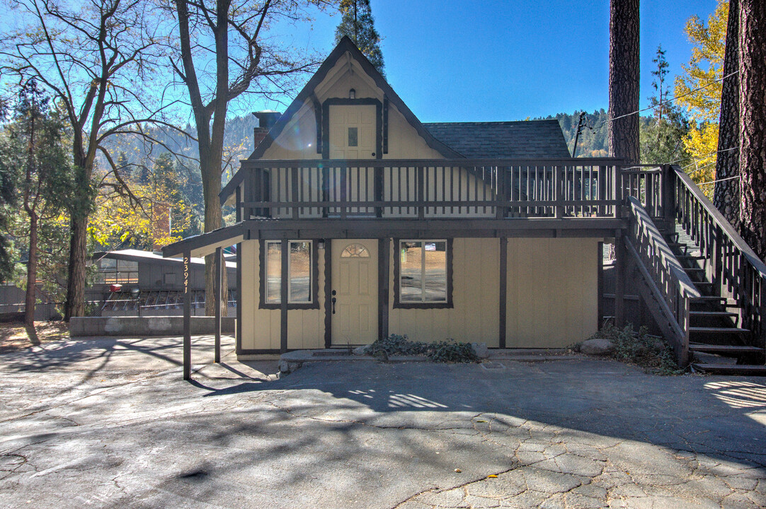 23941 Springwater Rd in Crestline, CA - Building Photo