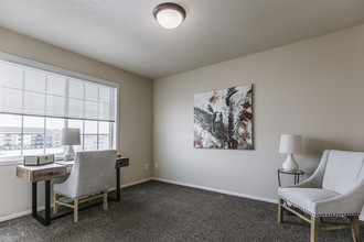 Lakewood Crossing Apartments in Mandan, ND - Building Photo - Building Photo